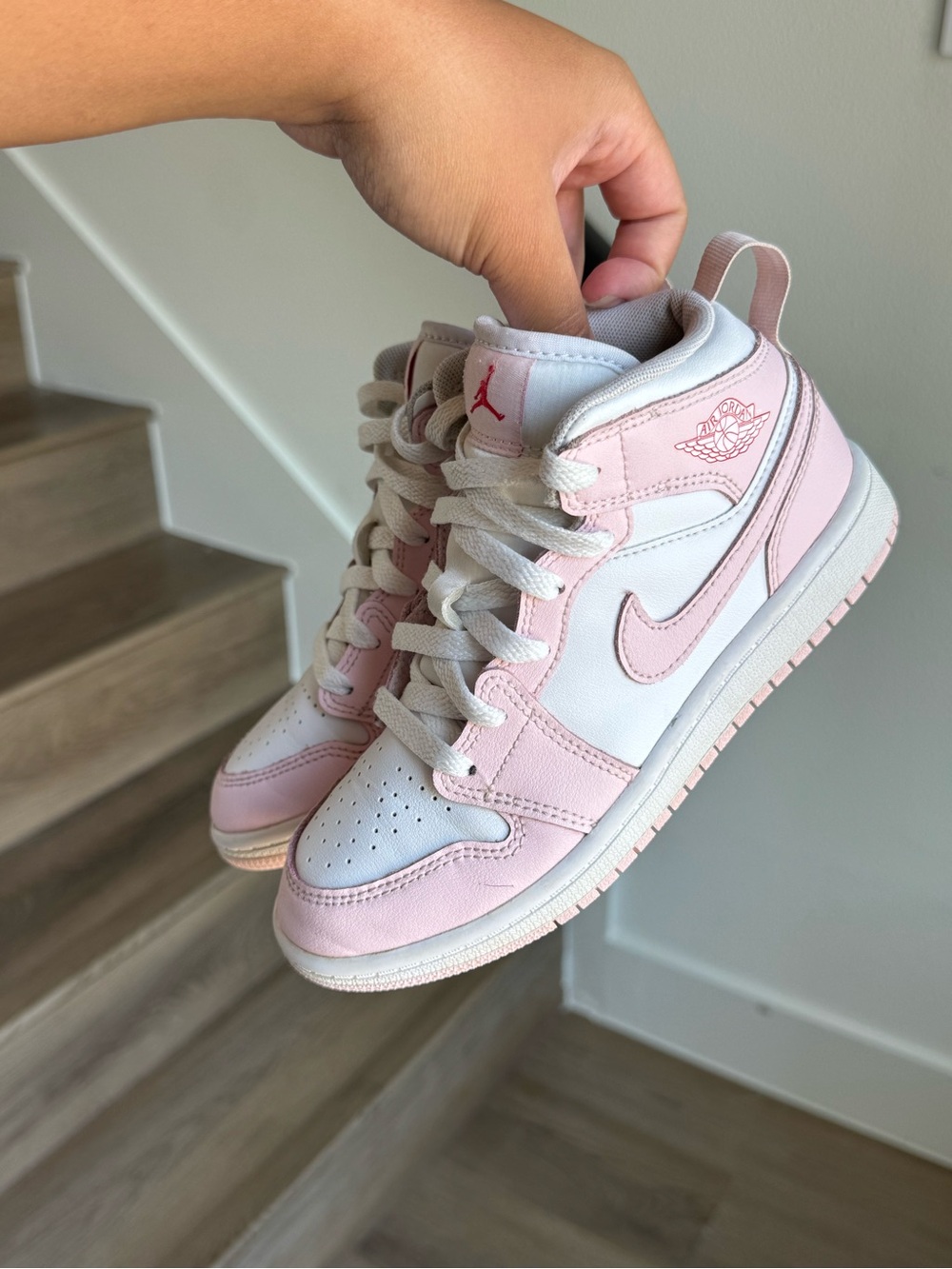 Air Jordan 1 Mid Pearl Pink White Kids Size 1Y - Picture 3 of 5